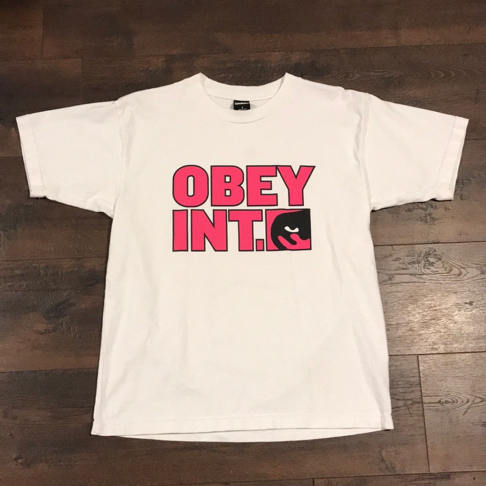 🔆 NWOT Obey Propaganda Shirt 🔆